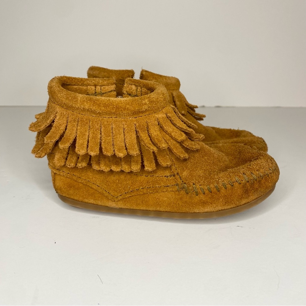 Minnetonka Kids Moccasins in Tan Suede